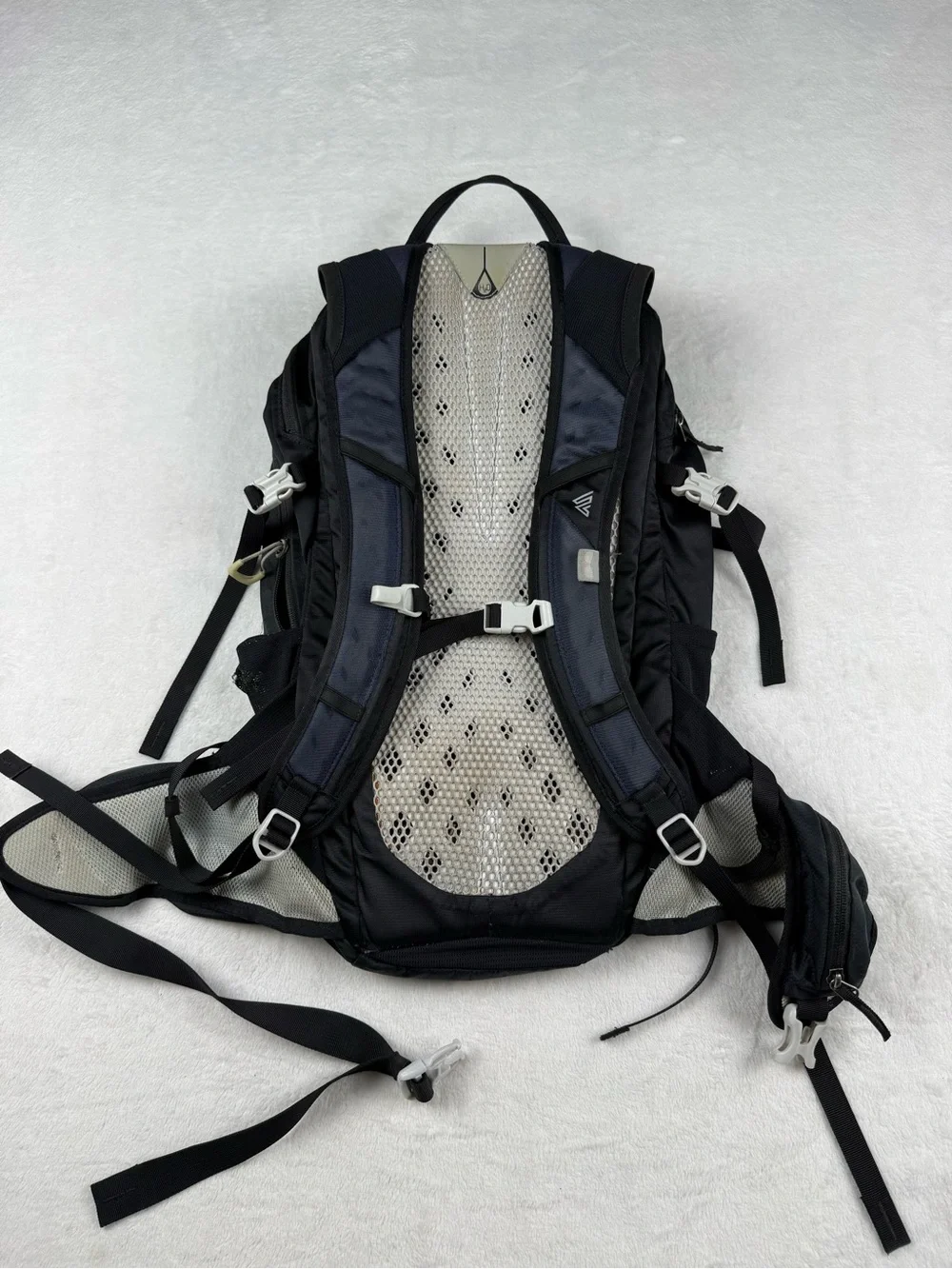Gregory Miwok 18 Liter Daypack Backpack Hydration Pack Black Men’s One Size
